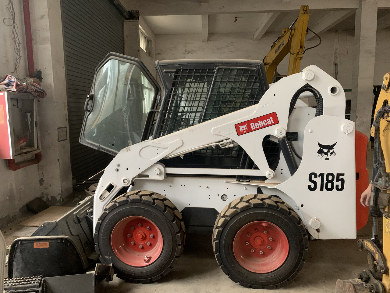 BOBCAT S185 - Mini chargeuse: photos 1 BOBCAT S185 - Mini chargeuse: photos 1
