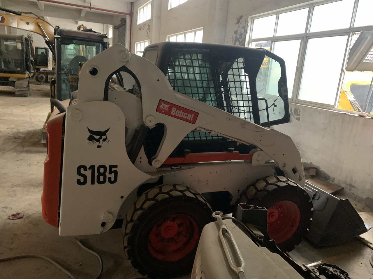 BOBCAT S185 - Mini chargeuse: photos 5 BOBCAT S185 - Mini chargeuse: photos 5