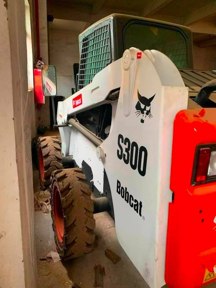 Bobcat S 300 - Mini chargeuse: photos 4 Bobcat S 300 - Mini chargeuse: photos 4