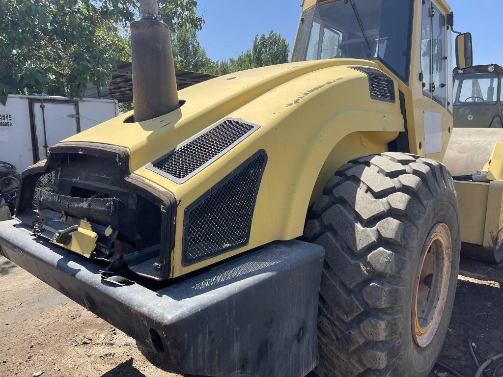 Bomag 226-4 - Compacteur à pieds de mouton/ Monocylindre: photos 3 Bomag 226-4 - Compacteur à pieds de mouton/ Monocylindre: photos 3
