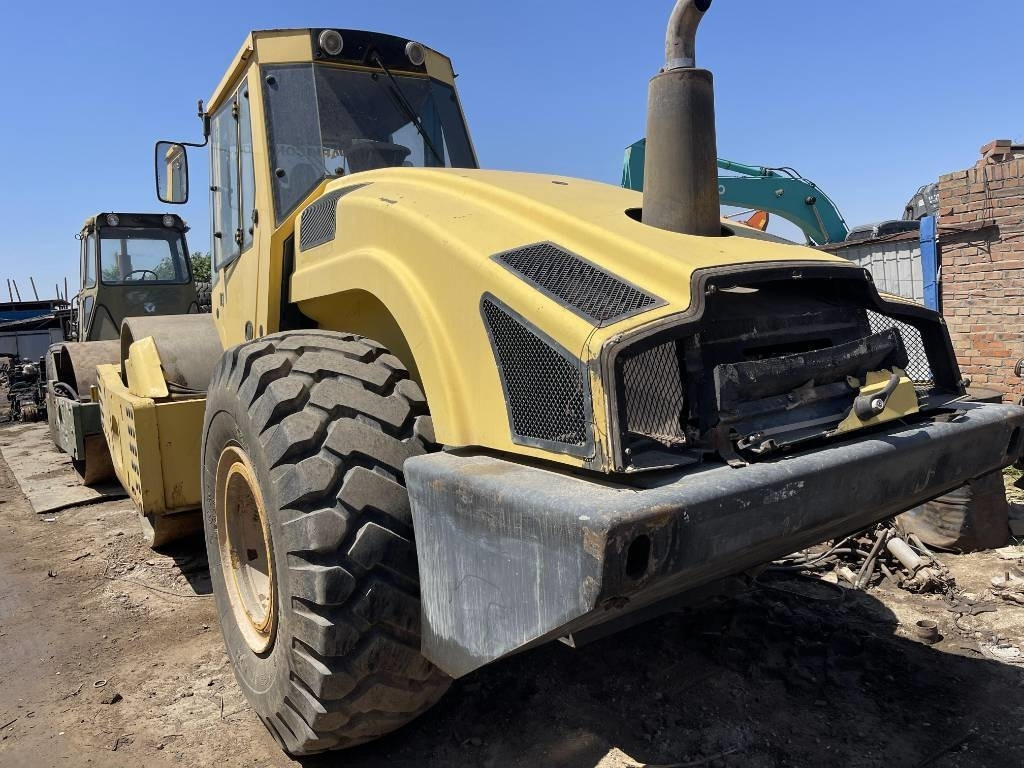 Bomag 226-4 - Compacteur à pieds de mouton/ Monocylindre: photos 1 Bomag 226-4 - Compacteur à pieds de mouton/ Monocylindre: photos 1