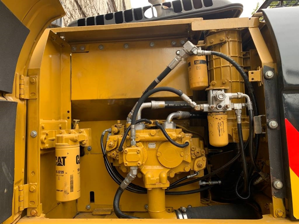 CAT 320D2 - Pelle sur chenille: photos 4 CAT 320D2 - Pelle sur chenille: photos 4