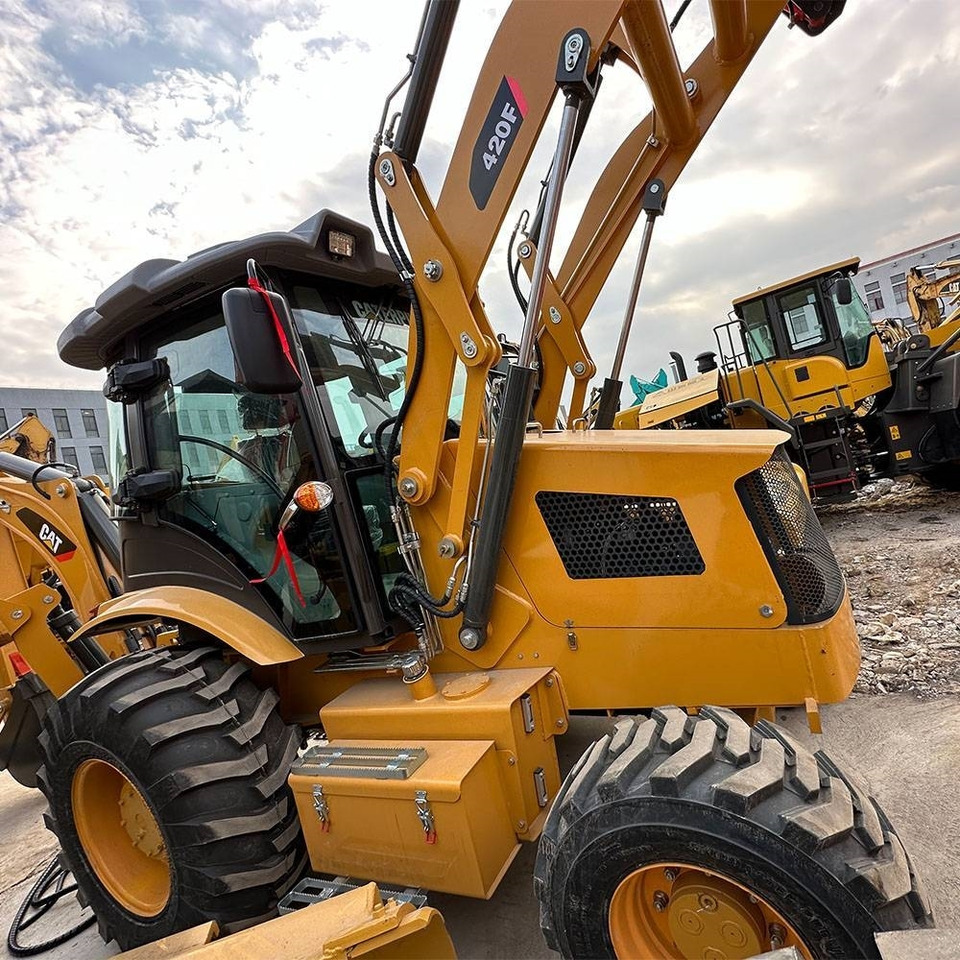 CAT 420 F - Tractopelle: photos 5 CAT 420 F - Tractopelle: photos 5