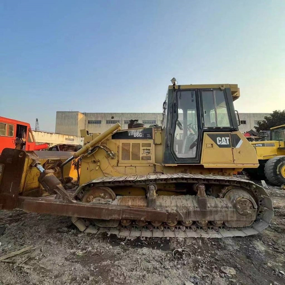 CAT D6G2 XL - Bulldozer: photos 1 CAT D6G2 XL - Bulldozer: photos 1