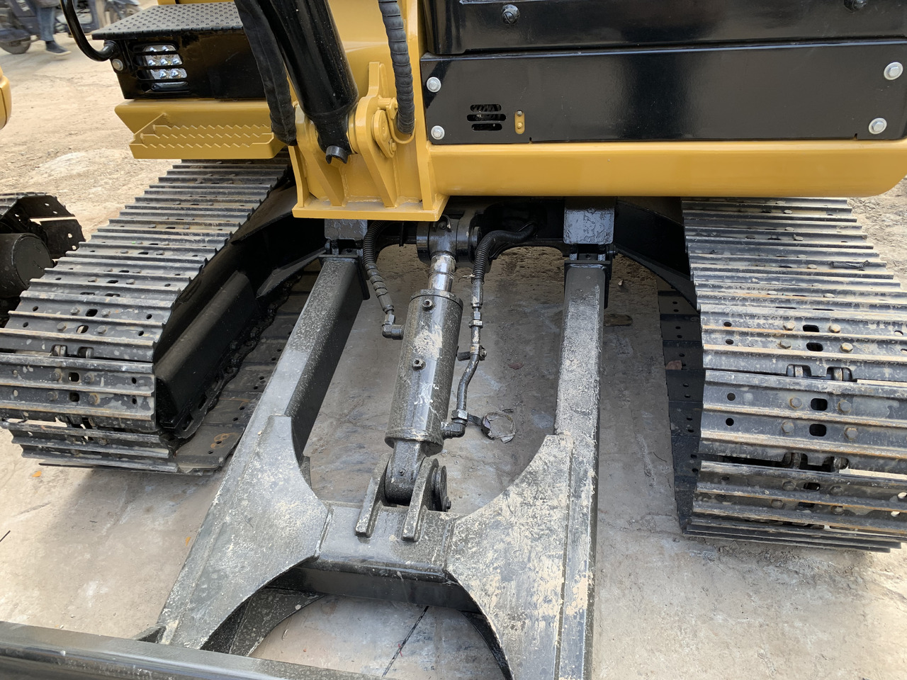 CATERPILLAR 305.5E2 - Pelle sur chenille: photos 4 CATERPILLAR 305.5E2 - Pelle sur chenille: photos 4