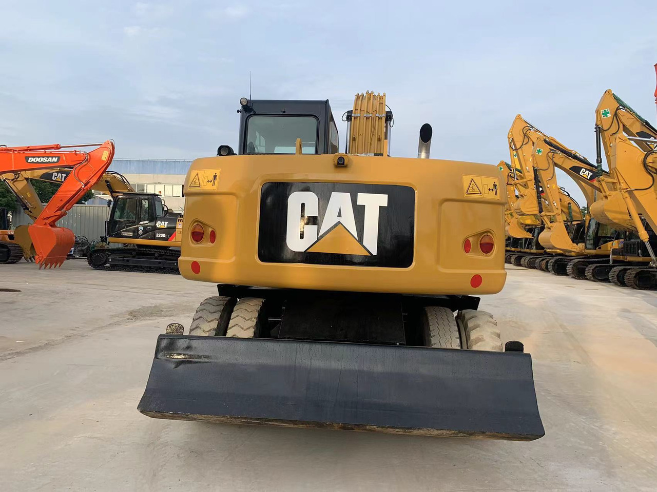 CATERPILLAR 315D - Pelle sur pneus: photos 4 CATERPILLAR 315D - Pelle sur pneus: photos 4