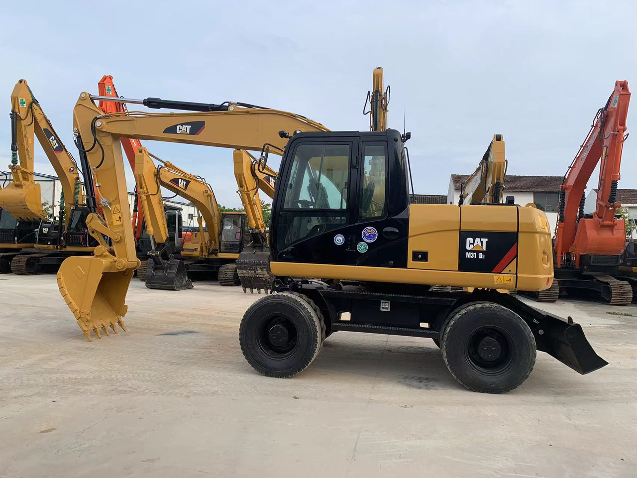 CATERPILLAR 315D - Pelle sur pneus: photos 2 CATERPILLAR 315D - Pelle sur pneus: photos 2