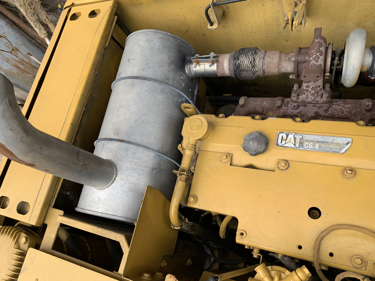 CATERPILLAR 320D2 - Pelle sur pneus: photos 3 CATERPILLAR 320D2 - Pelle sur pneus: photos 3