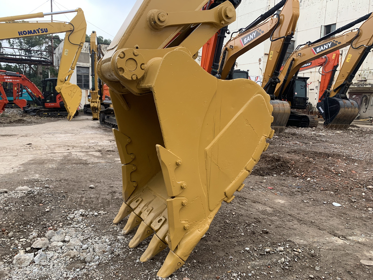 CATERPILLAR 336D2 - Pelle sur pneus: photos 3 CATERPILLAR 336D2 - Pelle sur pneus: photos 3