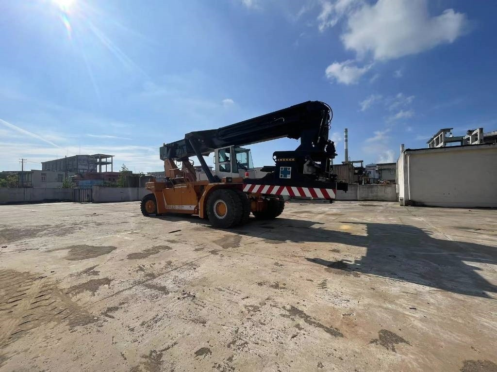 CVS Ferrari F 278.6 - Reach stacker: photos 1 CVS Ferrari F 278.6 - Reach stacker: photos 1