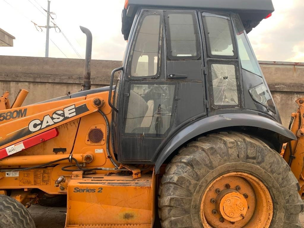 Case 580 M - Tractopelle: photos 2 Case 580 M - Tractopelle: photos 2