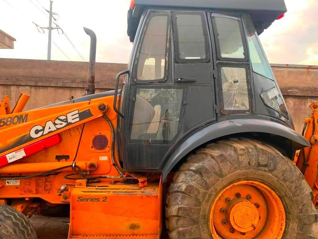 Case 580 M - Tractopelle: photos 2 Case 580 M - Tractopelle: photos 2