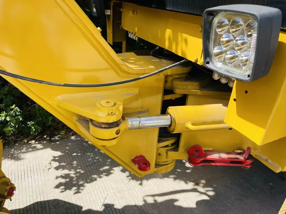 Caterpillar CAT 140H - Niveleuse: photos 4 Caterpillar CAT 140H - Niveleuse: photos 4