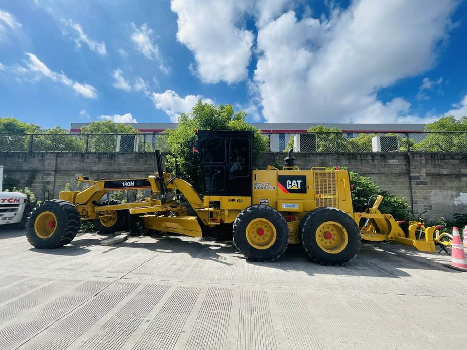 Caterpillar CAT 140H - Niveleuse: photos 1 Caterpillar CAT 140H - Niveleuse: photos 1