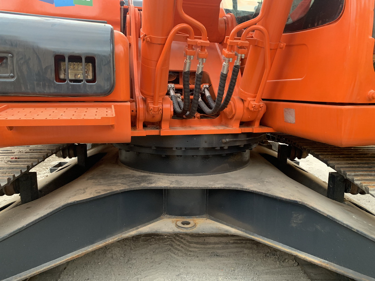 DOOSAN DX225LC - Pelle sur pneus: photos 3 DOOSAN DX225LC - Pelle sur pneus: photos 3