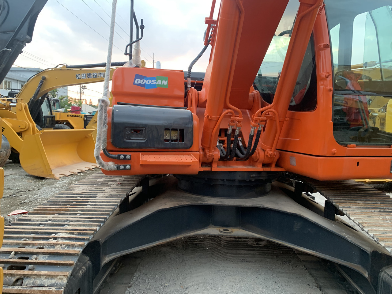 DOOSAN DX225LC - Pelle sur pneus: photos 4 DOOSAN DX225LC - Pelle sur pneus: photos 4