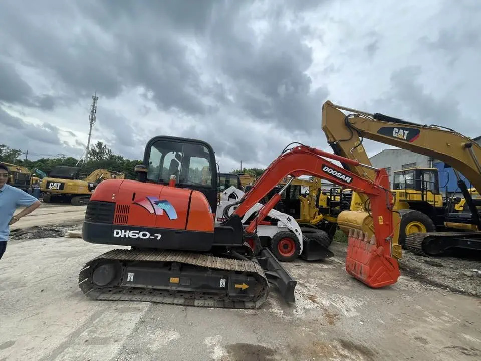 Doosan DH60-7 - Mini pelle: photos 1 Doosan DH60-7 - Mini pelle: photos 1