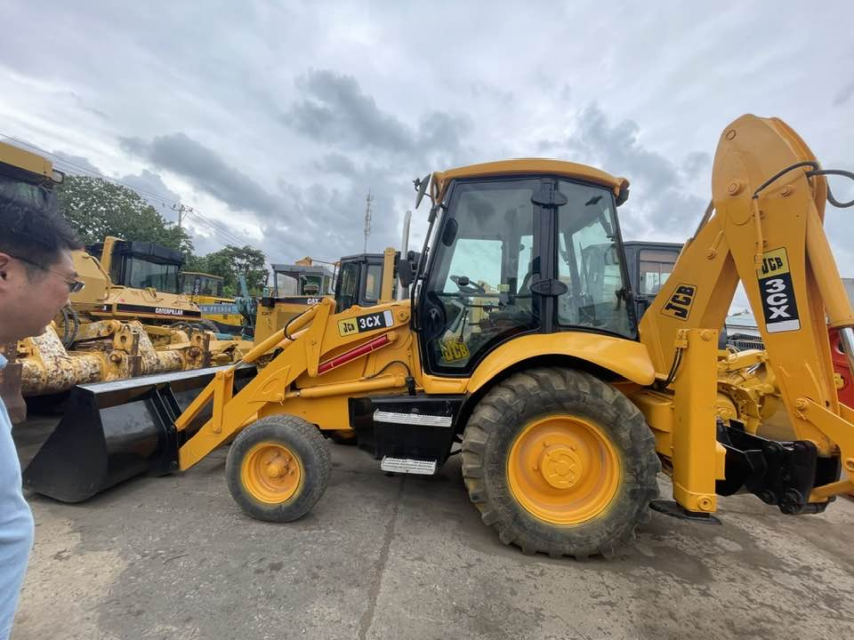 JCB 3CX - Tractopelle: photos 1 JCB 3CX - Tractopelle: photos 1