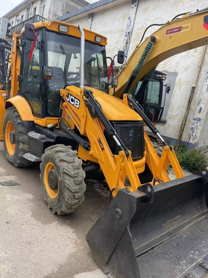 JCB 3CX  - Tractopelle: photos 1 JCB 3CX  - Tractopelle: photos 1