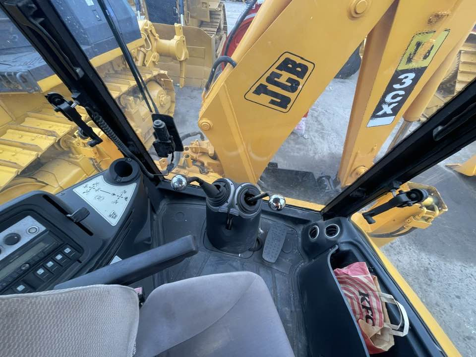 JCB 3CX - Tractopelle: photos 3 JCB 3CX - Tractopelle: photos 3