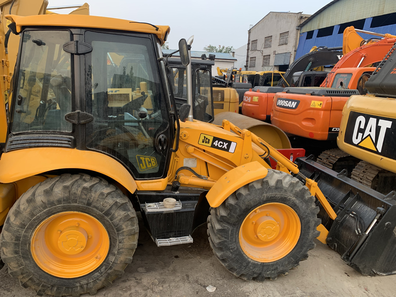 JCB 4CX - Chargeuse sur pneus: photos 1 JCB 4CX - Chargeuse sur pneus: photos 1