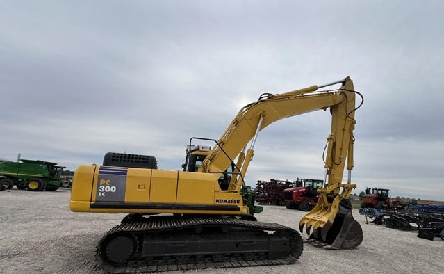 KOMATSU PC300LC-7 - Pelle sur chenille: photos 1 KOMATSU PC300LC-7 - Pelle sur chenille: photos 1