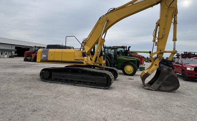 KOMATSU PC300LC-7 - Pelle sur chenille: photos 2 KOMATSU PC300LC-7 - Pelle sur chenille: photos 2