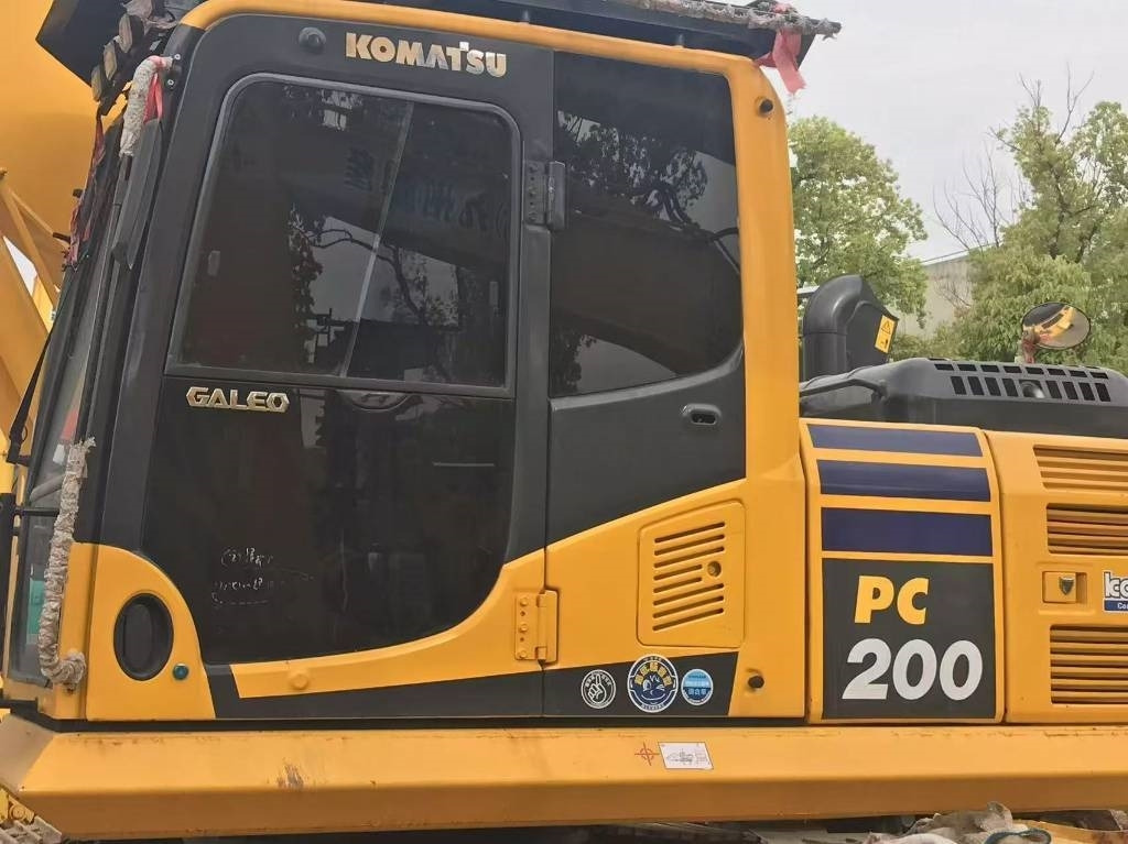 Komatsu PC 200-8 - Pelle sur chenille: photos 2 Komatsu PC 200-8 - Pelle sur chenille: photos 2