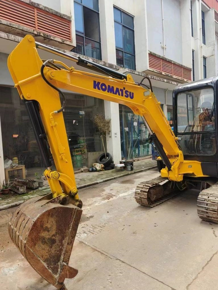 Komatsu PC 35 R-8 - Mini pelle: photos 3 Komatsu PC 35 R-8 - Mini pelle: photos 3