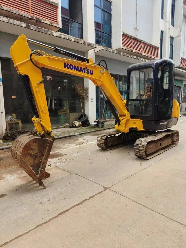 Komatsu PC 35 R-8 - Mini pelle: photos 1 Komatsu PC 35 R-8 - Mini pelle: photos 1