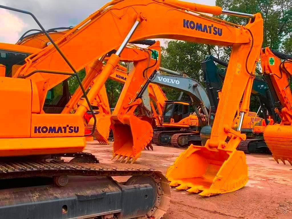 Komatsu PC 350-7 - Pelle sur chenille: photos 2 Komatsu PC 350-7 - Pelle sur chenille: photos 2