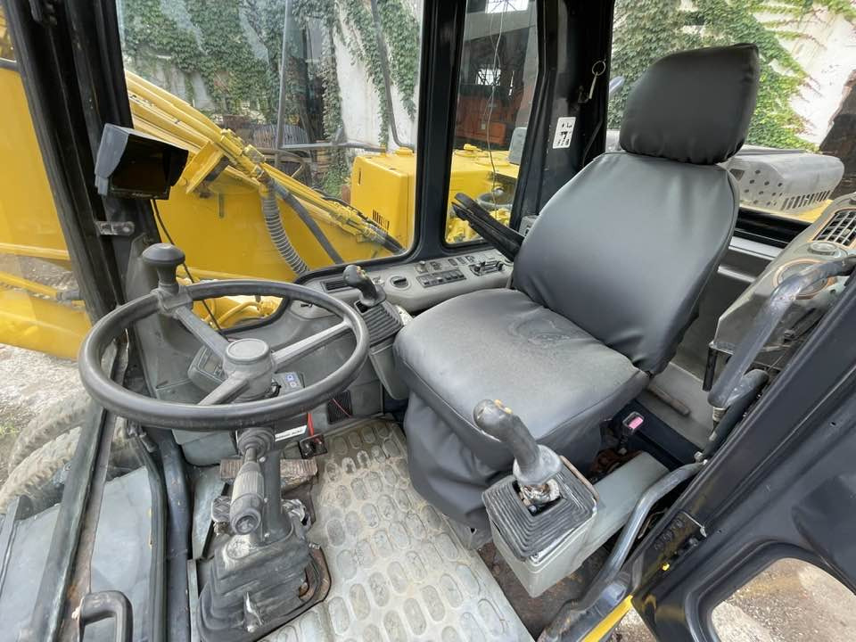 Komatsu PW160-8 - Pelle sur pneus: photos 5 Komatsu PW160-8 - Pelle sur pneus: photos 5