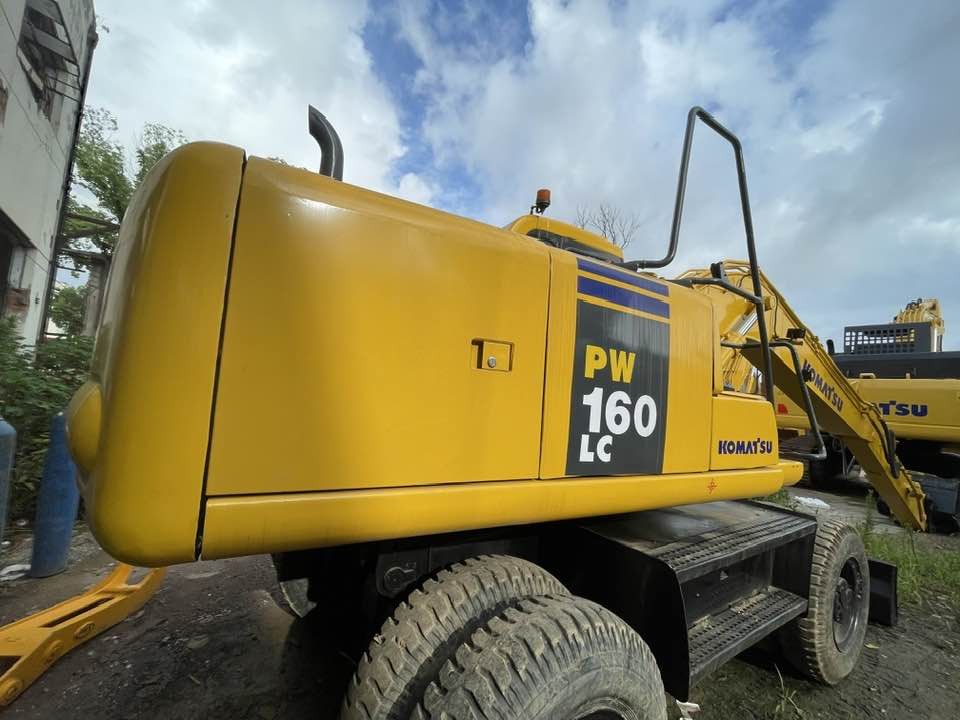 Komatsu PW160-8 - Pelle sur pneus: photos 3 Komatsu PW160-8 - Pelle sur pneus: photos 3
