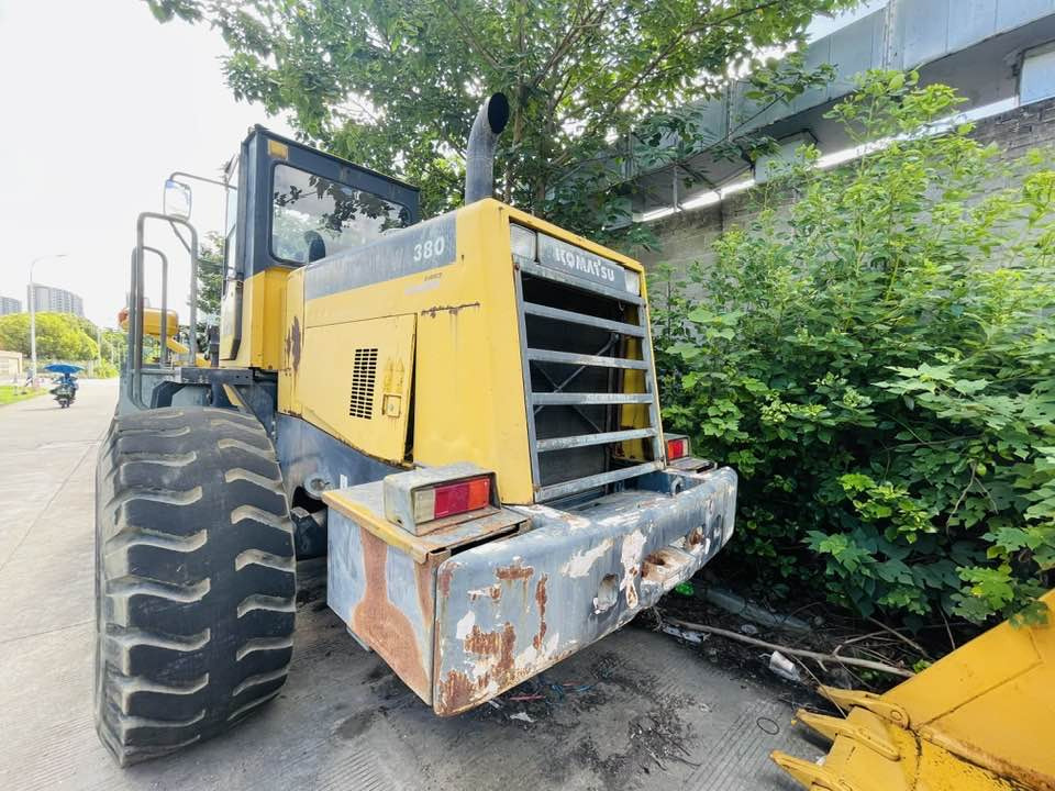 Komatsu WA380-8 - Chargeuse sur pneus: photos 3 Komatsu WA380-8 - Chargeuse sur pneus: photos 3