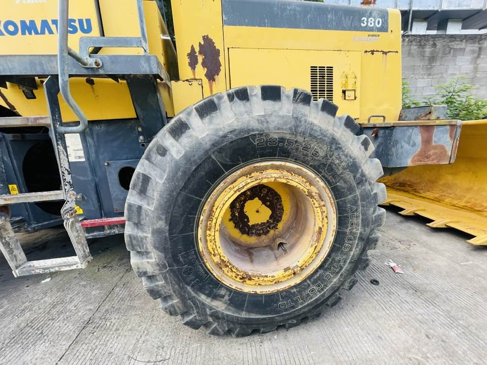 Komatsu WA380-8 - Chargeuse sur pneus: photos 5 Komatsu WA380-8 - Chargeuse sur pneus: photos 5