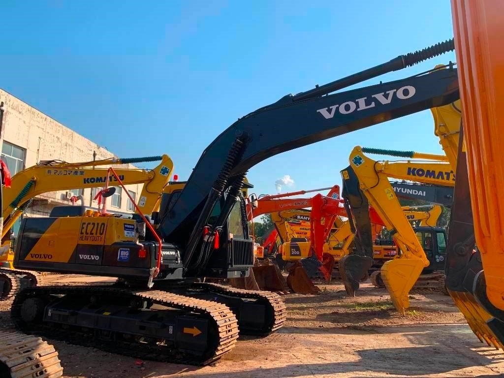 Volvo EC 210 - Pelle sur chenille: photos 2 Volvo EC 210 - Pelle sur chenille: photos 2
