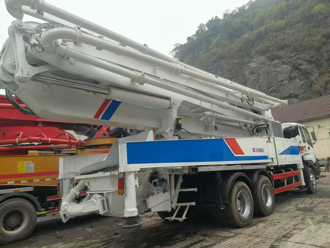 ZOOMLION ZLJ5335THB - Camion pompe: photos 3 ZOOMLION ZLJ5335THB - Camion pompe: photos 3