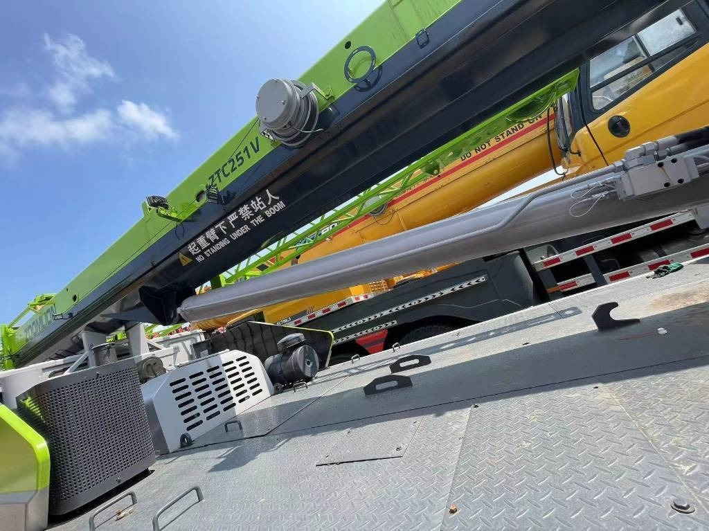 Zoomlion ZTC251V  - Grue mobile: photos 5 Zoomlion ZTC251V  - Grue mobile: photos 5