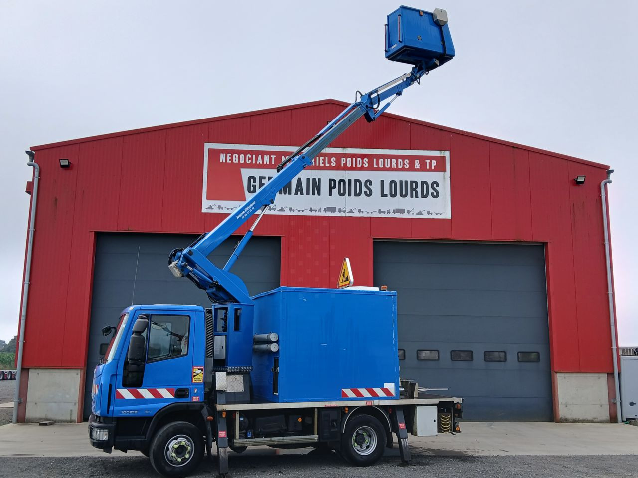 Iveco EUROCAGO 100E18 4x2 Others Truck - Camion avec nacelle: photos 1 Iveco EUROCAGO 100E18 4x2 Others Truck - Camion avec nacelle: photos 1