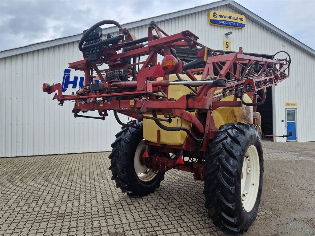 Hardi COMMANDER 4200L - Pulvérisateur traîné: photos 4 Hardi COMMANDER 4200L - Pulvérisateur traîné: photos 4