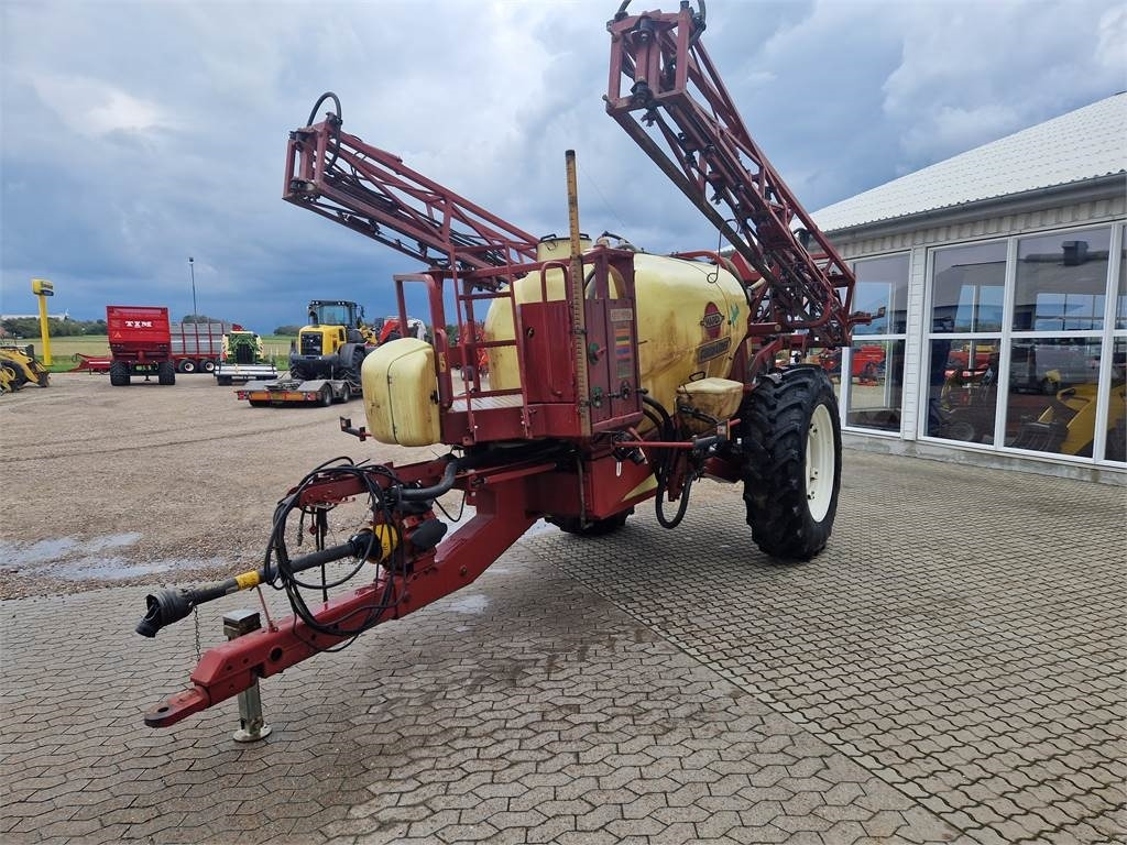 Hardi COMMANDER 4200L - Pulvérisateur traîné: photos 2 Hardi COMMANDER 4200L - Pulvérisateur traîné: photos 2