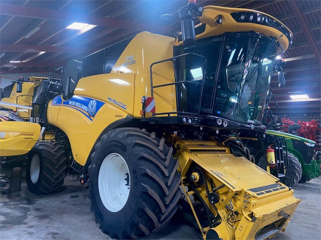 New Holland CR9.90 ST.V EU AMEA - Moissonneuse-batteuse: photos 2 New Holland CR9.90 ST.V EU AMEA - Moissonneuse-batteuse: photos 2