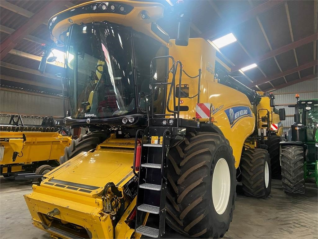 New Holland CR9.90 ST.V EU AMEA - Moissonneuse-batteuse: photos 1 New Holland CR9.90 ST.V EU AMEA - Moissonneuse-batteuse: photos 1