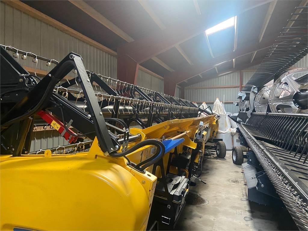 New Holland CR9.90 ST.V EU AMEA - Moissonneuse-batteuse: photos 4 New Holland CR9.90 ST.V EU AMEA - Moissonneuse-batteuse: photos 4