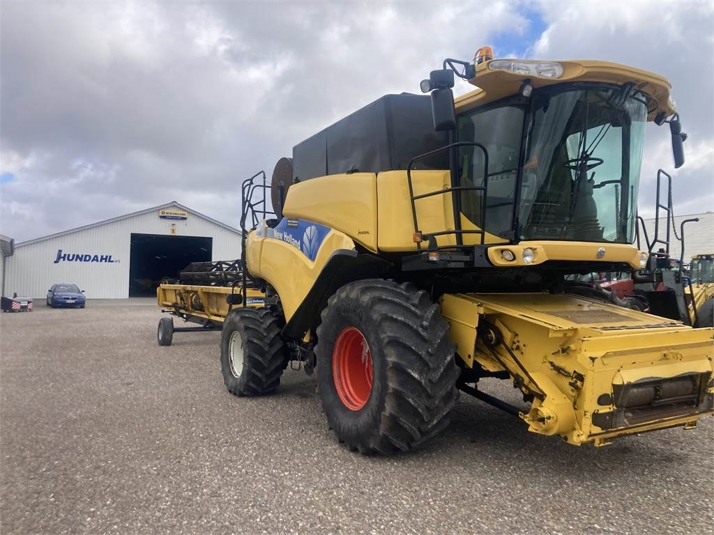 New Holland CR980SLH - Moissonneuse-batteuse: photos 1 New Holland CR980SLH - Moissonneuse-batteuse: photos 1