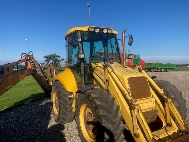 New Holland LB 115B - Tractopelle: photos 4 New Holland LB 115B - Tractopelle: photos 4