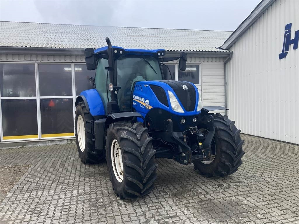 New Holland T7.175 AC MY 18 - Tracteur agricole: photos 2 New Holland T7.175 AC MY 18 - Tracteur agricole: photos 2