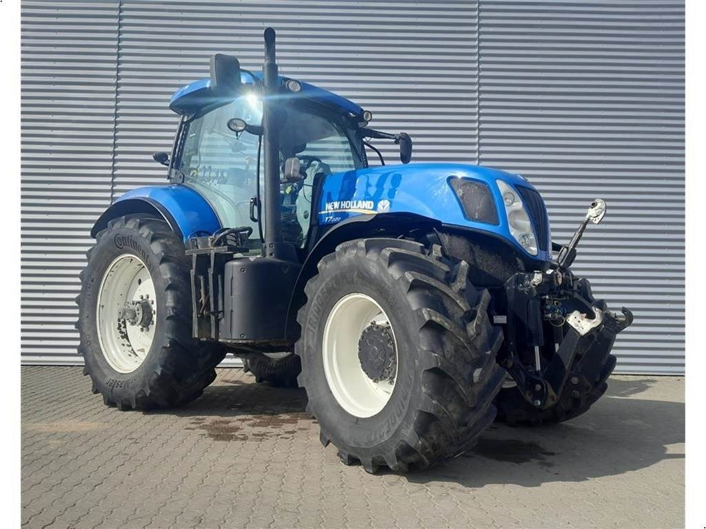New Holland T7.220 CLASSIC - Tracteur agricole: photos 1 New Holland T7.220 CLASSIC - Tracteur agricole: photos 1