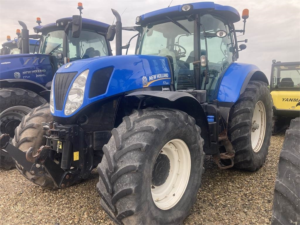 New Holland T7.220 CLASSIC - Tracteur agricole: photos 2 New Holland T7.220 CLASSIC - Tracteur agricole: photos 2