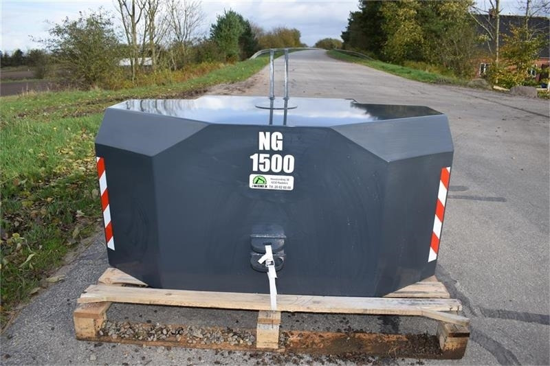- - - 1500 kilo J-Maskiner - Contrepoids pour Machine agricole: photos 1 - - - 1500 kilo J-Maskiner - Contrepoids pour Machine agricole: photos 1